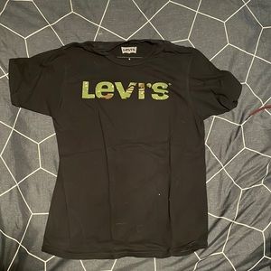 Levi’s Camo T-Shirt